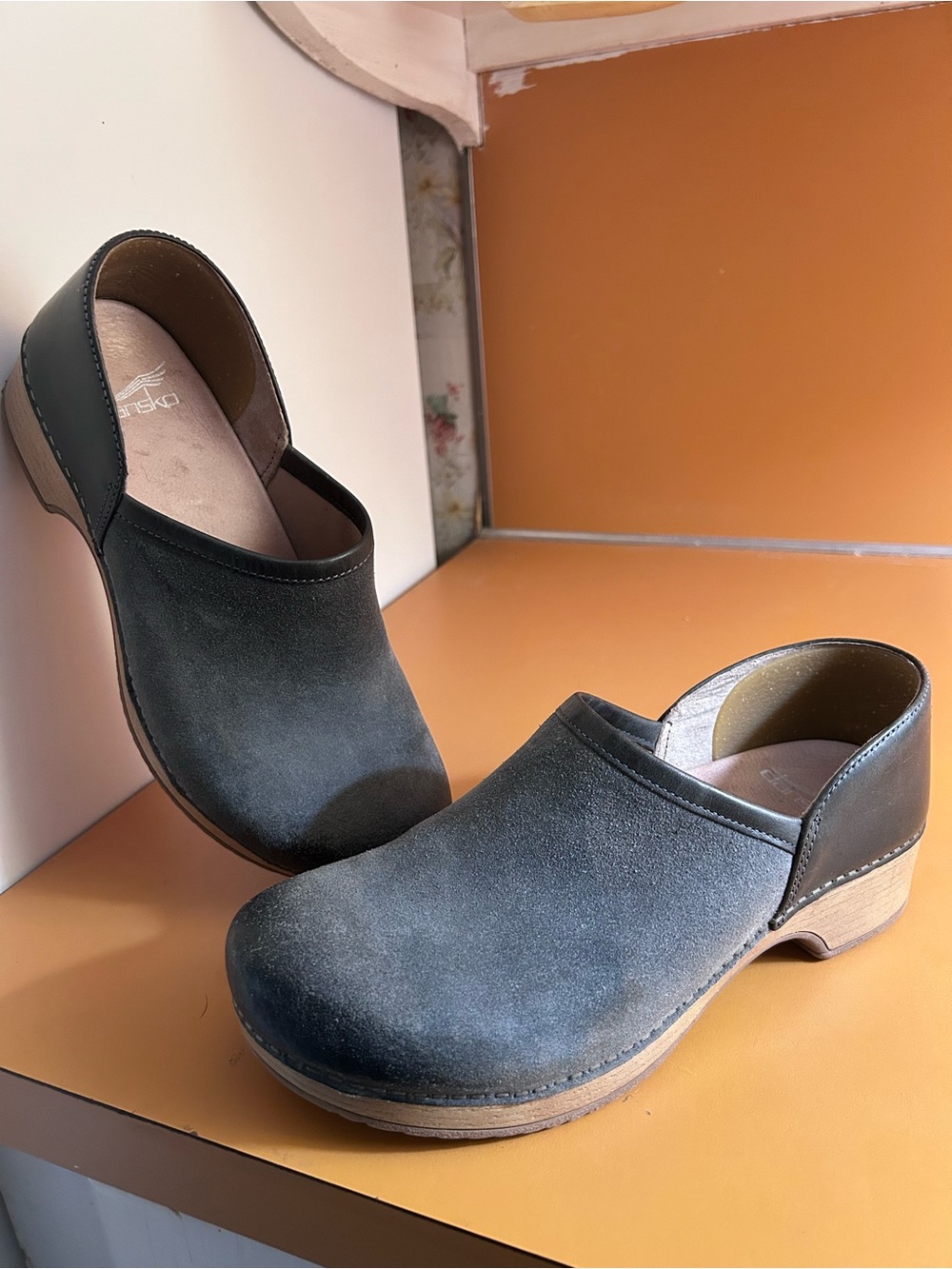 Dansko Brenna Soft Black Suede Slip-On Clogs W8.5-9~ EU 39 EUC